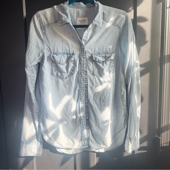 Abercrombie & Fitch Light Denim Blouse - Size Small ⭐👖 - Picture 1 of 8